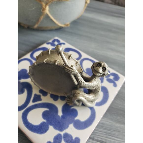 Hudson fine pewter monkey drummer figurine - Picture 3 of 6